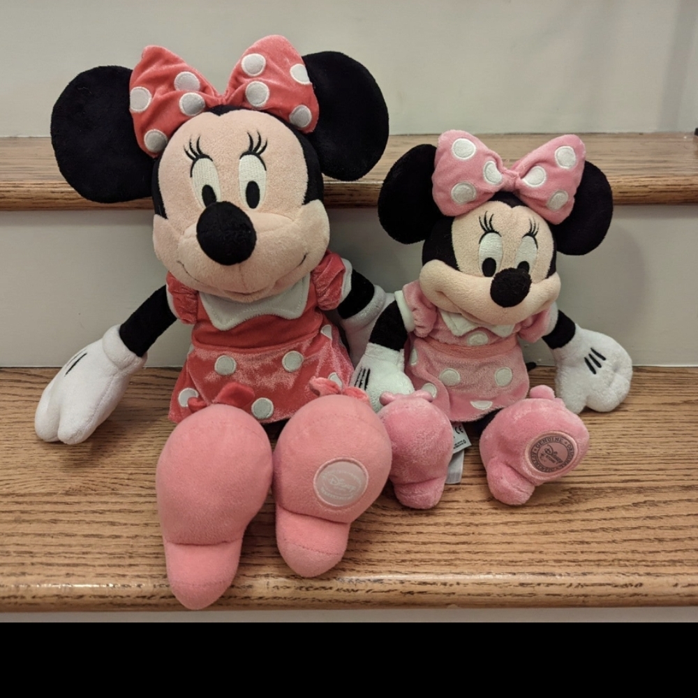 Disney store Minnie mouse plush set